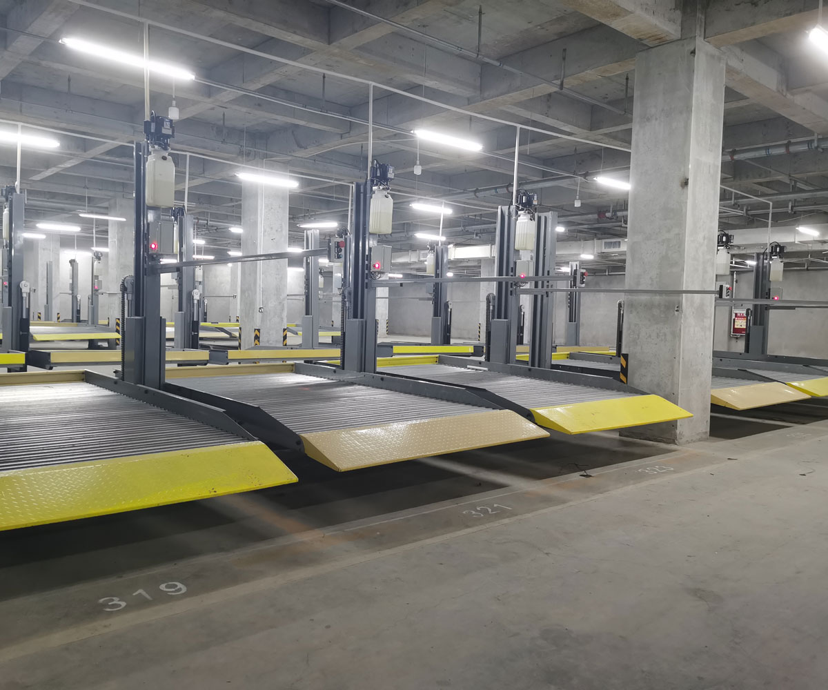 馬爾康學(xué)校停車場(chǎng)停車難